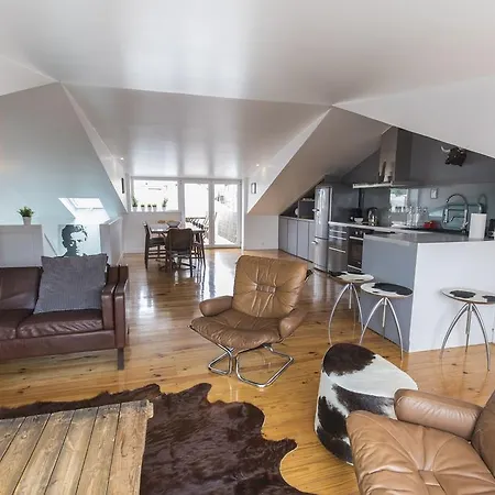 Lovelystay Rooftop Duplex In Sao Bento Appartement